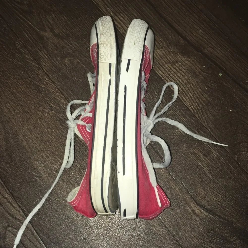 Converse red low top sneakers 2Y/3.5W